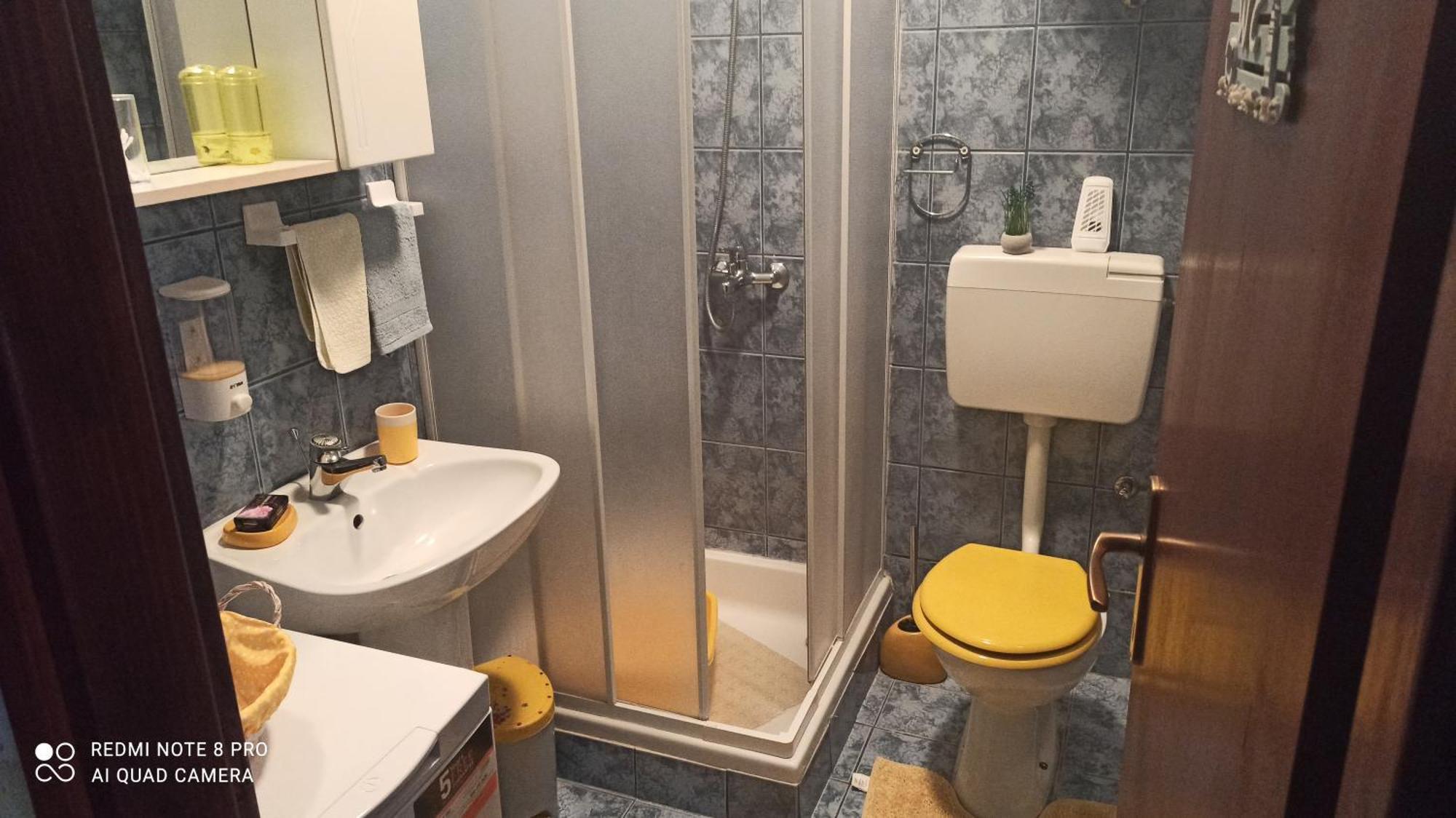 Apartmani Zute Рачишче Номер фото